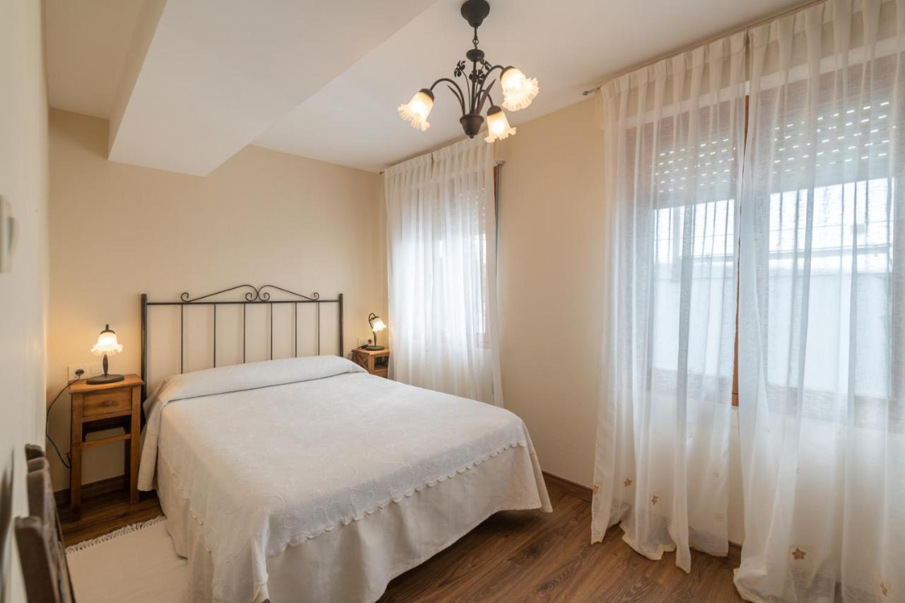 Pria, Apartamento En リバデセリャ エクステリア 写真